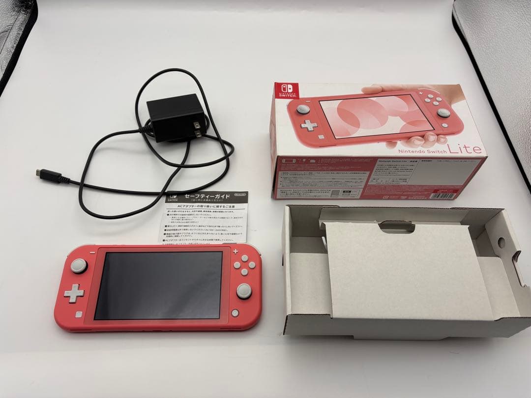 Nintendo Switch Lite コーラル　極美品　専用ケース付き