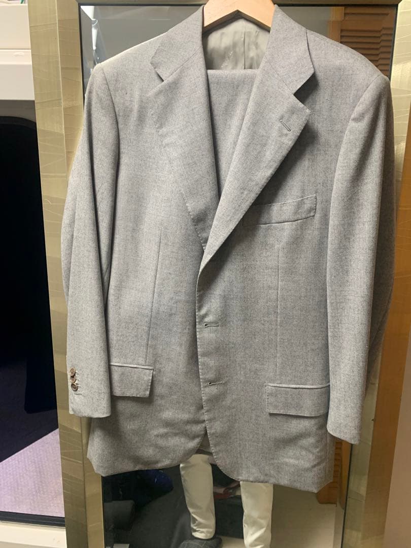 Kiton グレー ウールスーツ