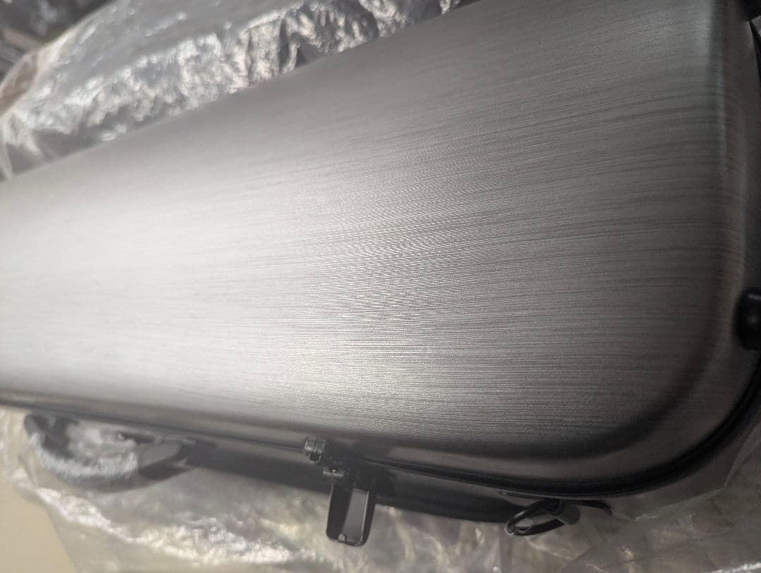 ヒューメビアンカ製 4/4バイオリンケース シルバー カーボン製