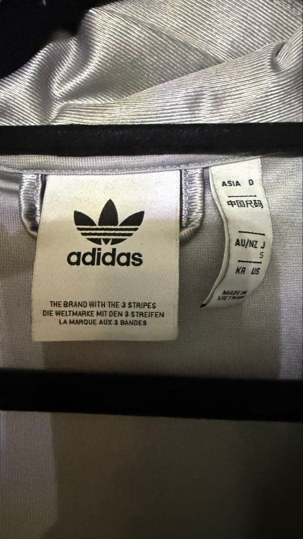 adidas シルバー トラックジャケットS アディダス