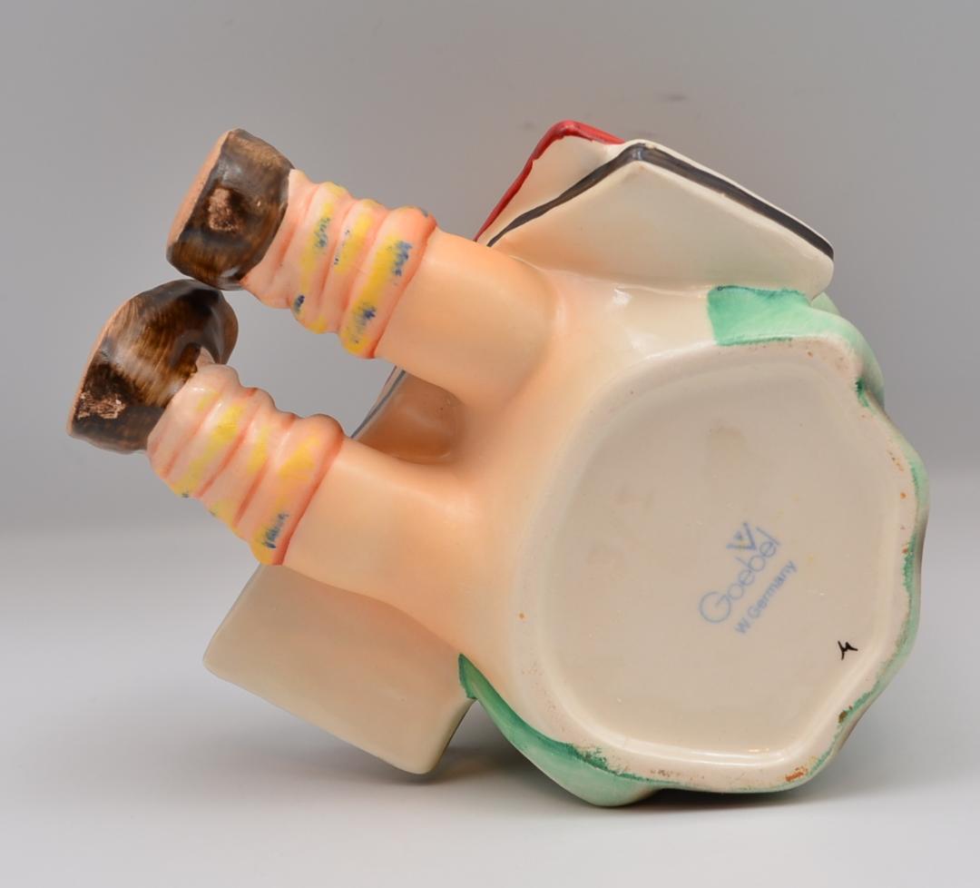 本の虫　＃8　女の子　★フンメル　ドイツ・ゲーベル　ラージ ご成約済み