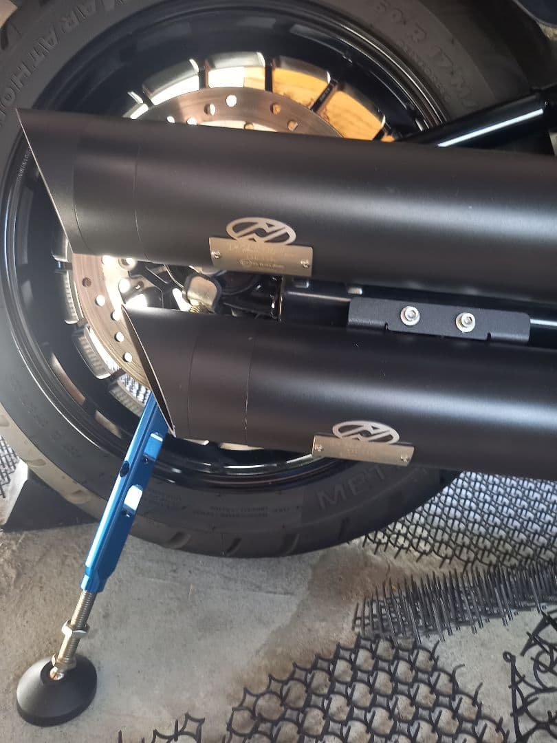 HHHハーレーソフテイルM8マフラー