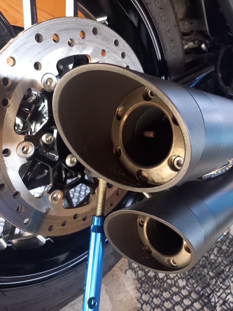 HHHハーレーソフテイルM8マフラー