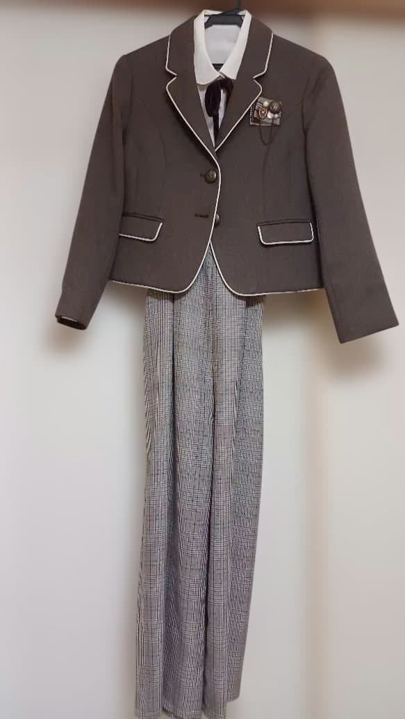 [ELLE en noir] エルアンノワール 卒業式 パンツスーツ　150