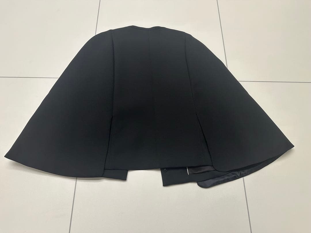 akiki 可愛いケープコート　ほぼ未使用　ブラック