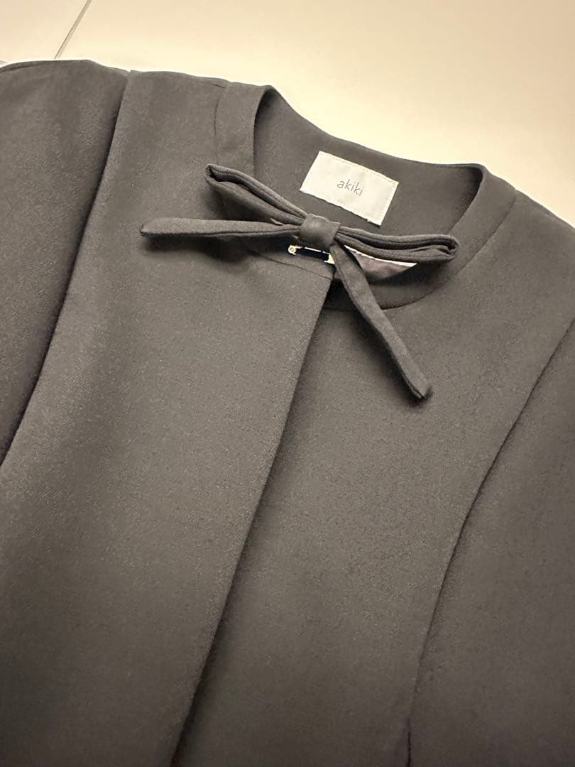 akiki 可愛いケープコート　ほぼ未使用　ブラック