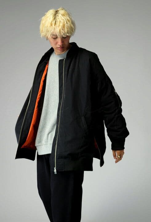 新品タグ付きアンティカ　ダウンのような暖かさ MA-1 アウターブラック