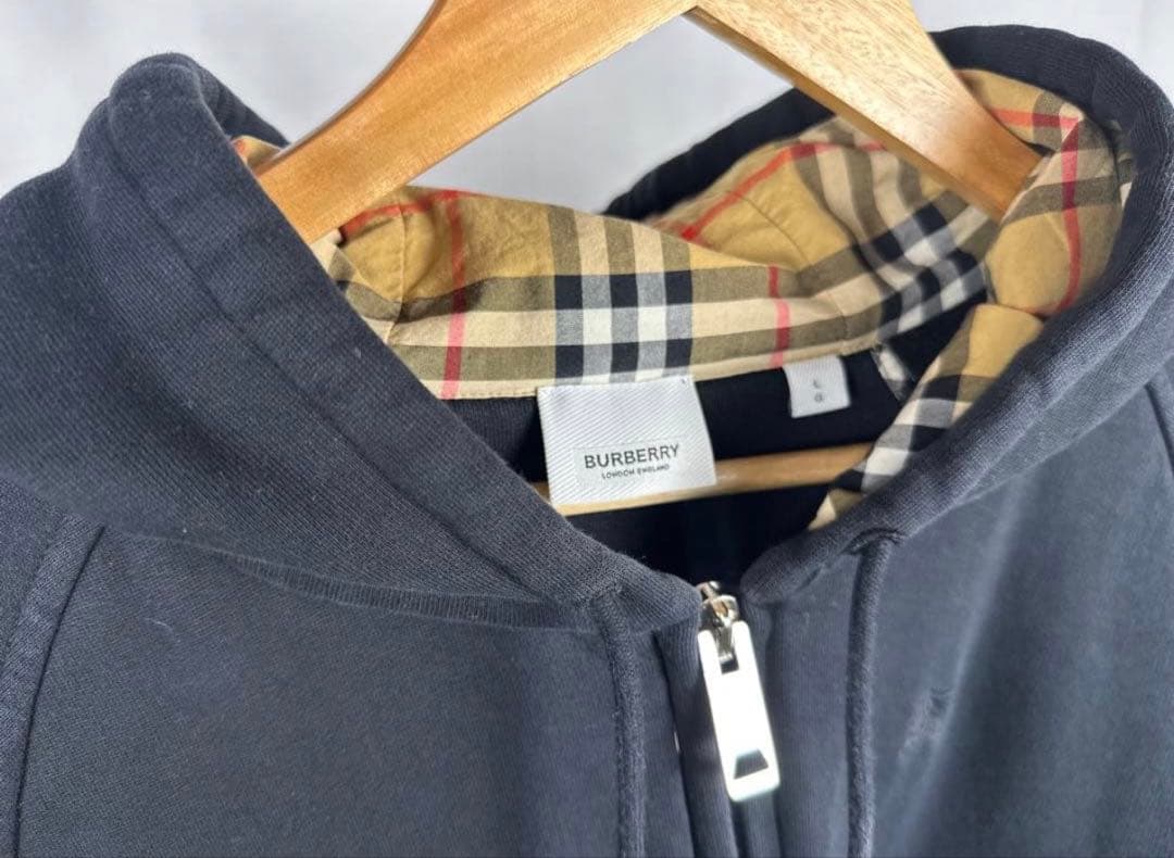 BURBERRY 黒 フード付きパーカー　メンズ　レディース