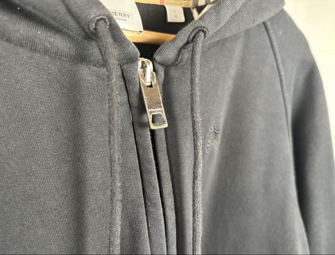 BURBERRY 黒 フード付きパーカー　メンズ　レディース