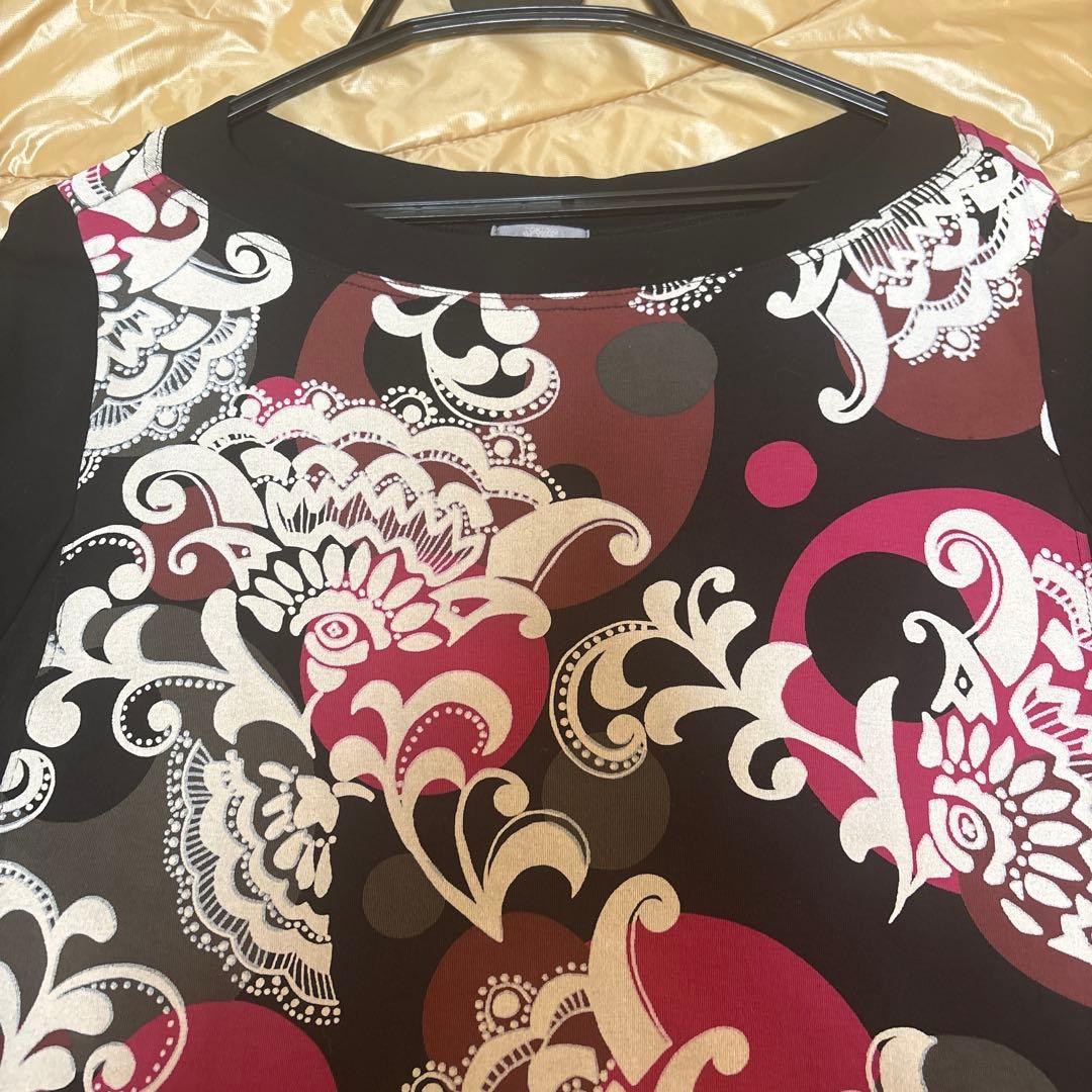 【美品】✨トクコプルミエヴォル✨黒地に抽象的な花柄の五分袖チュニック❣️