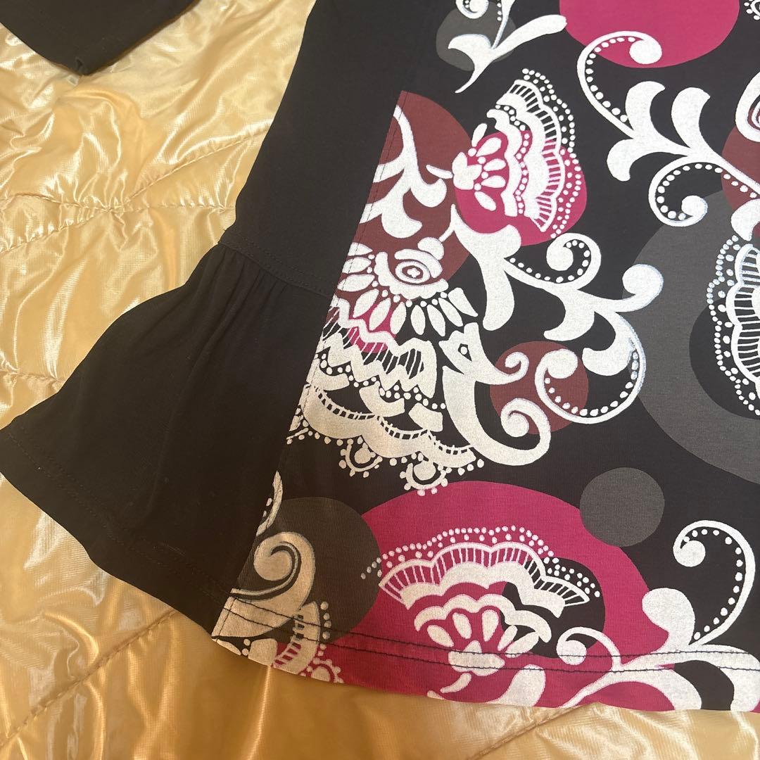 【美品】✨トクコプルミエヴォル✨黒地に抽象的な花柄の五分袖チュニック❣️