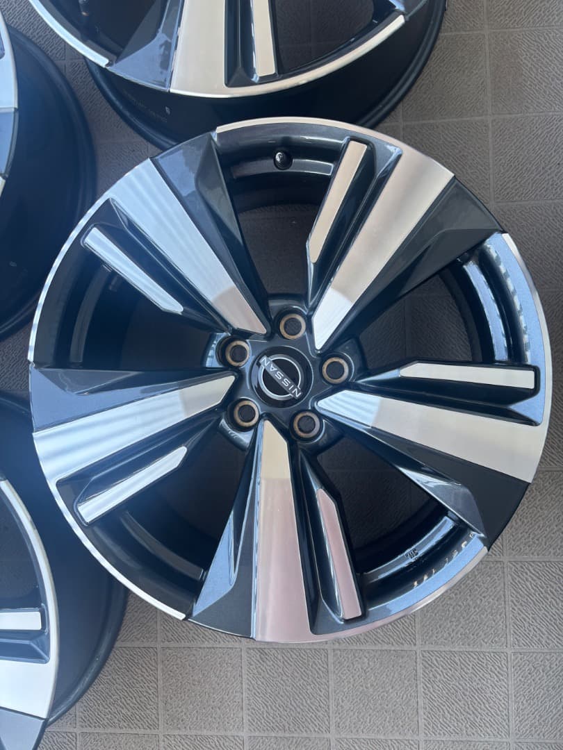 【美品】ニッサン T33 エクストレイル 純正19インチ ４本セット