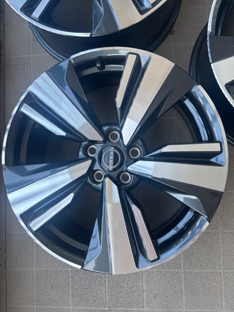 【美品】ニッサン T33 エクストレイル 純正19インチ ４本セット