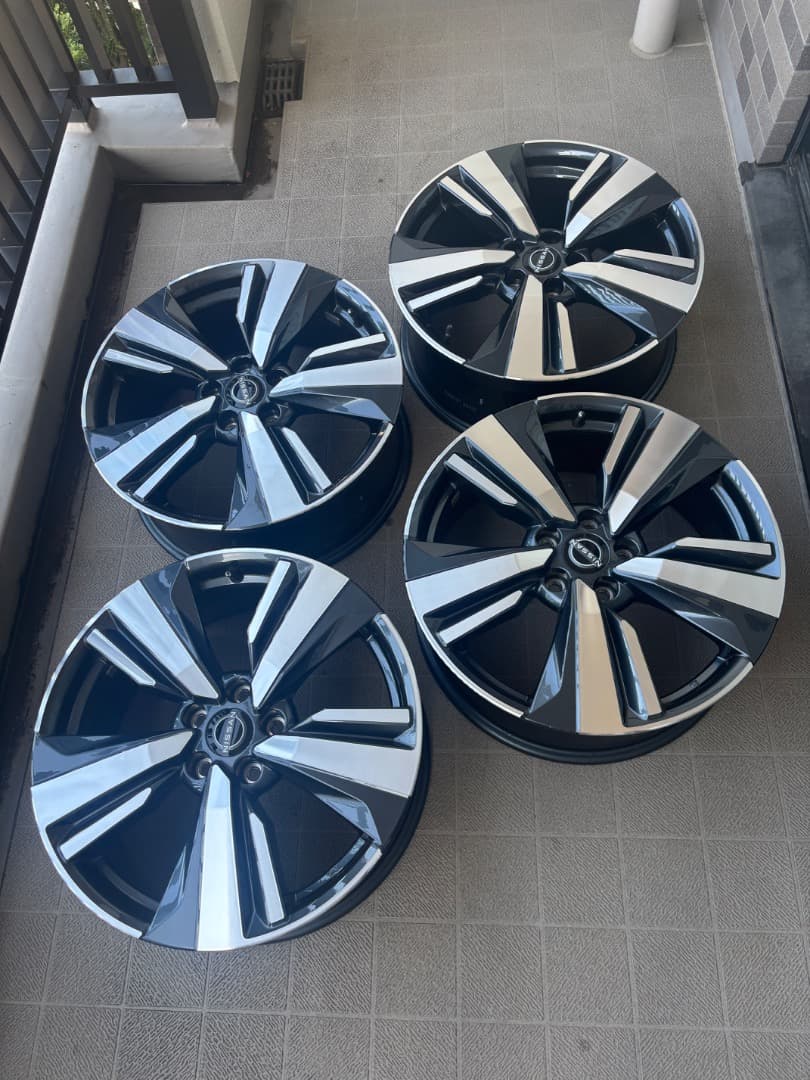 【美品】ニッサン T33 エクストレイル 純正19インチ ４本セット