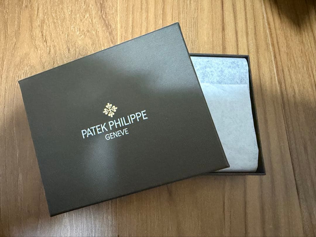 新品　パテックフイリップ 折り財布 小銭入れあり ブラウン レザー