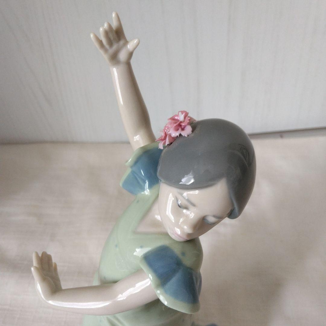 リヤドロ人形　フラメンコを踊る少女の陶器置物　箱入り