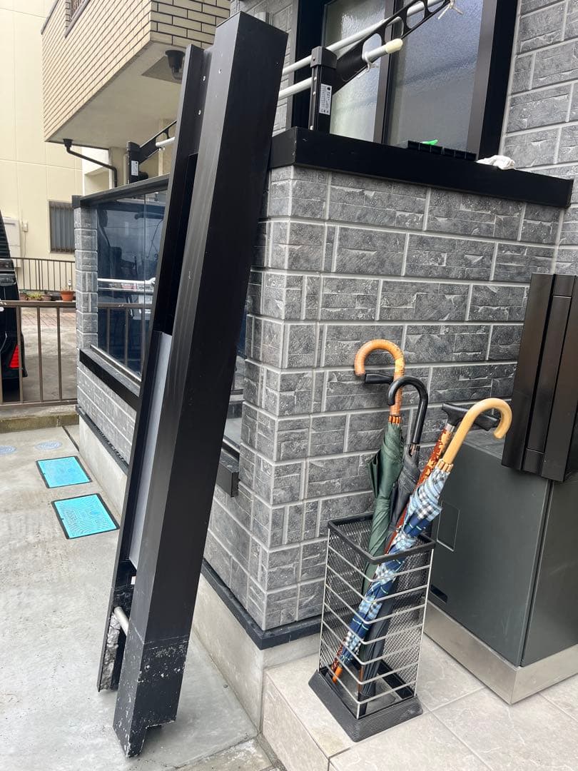 機能門柱　インターホン、表札なし