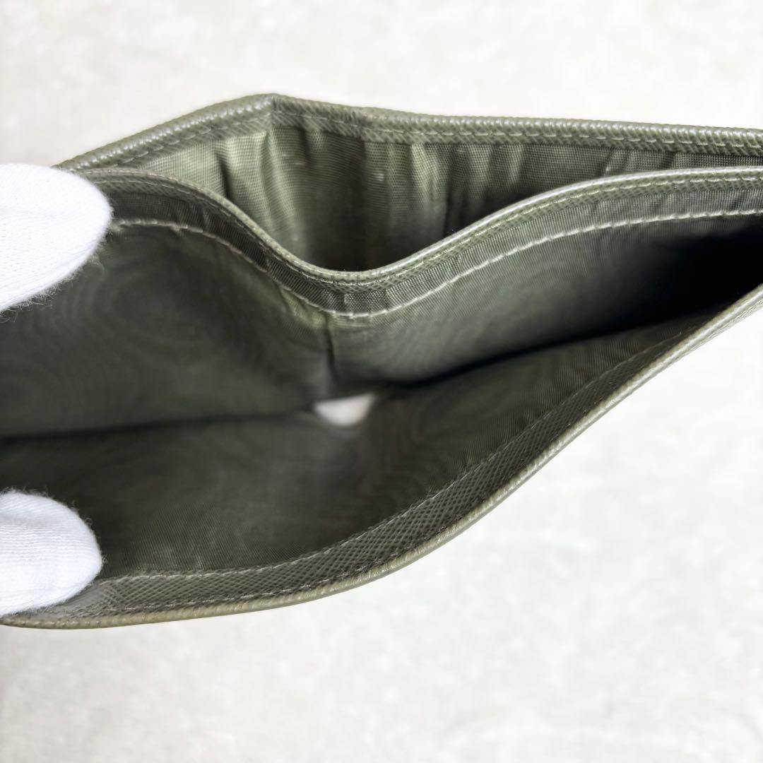 【美品✨/現行】プラダ 二つ折り財布 サフィアーノレザー カーキ RFID搭載