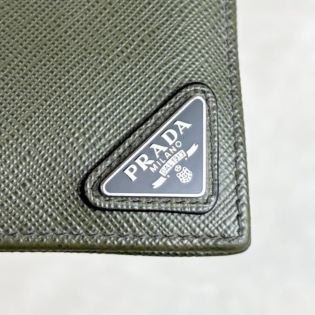【美品✨/現行】プラダ 二つ折り財布 サフィアーノレザー カーキ RFID搭載