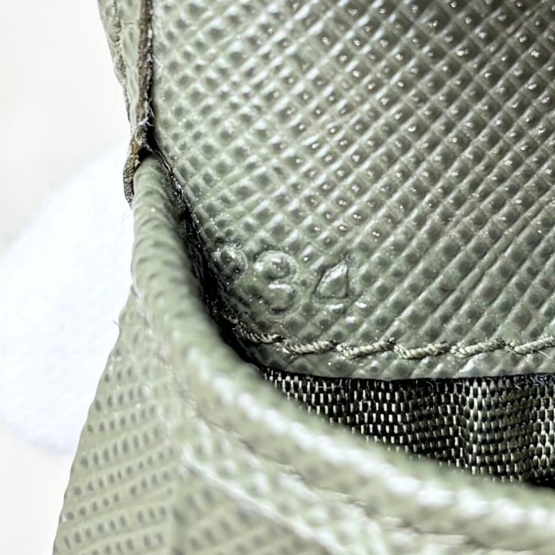 【美品✨/現行】プラダ 二つ折り財布 サフィアーノレザー カーキ RFID搭載