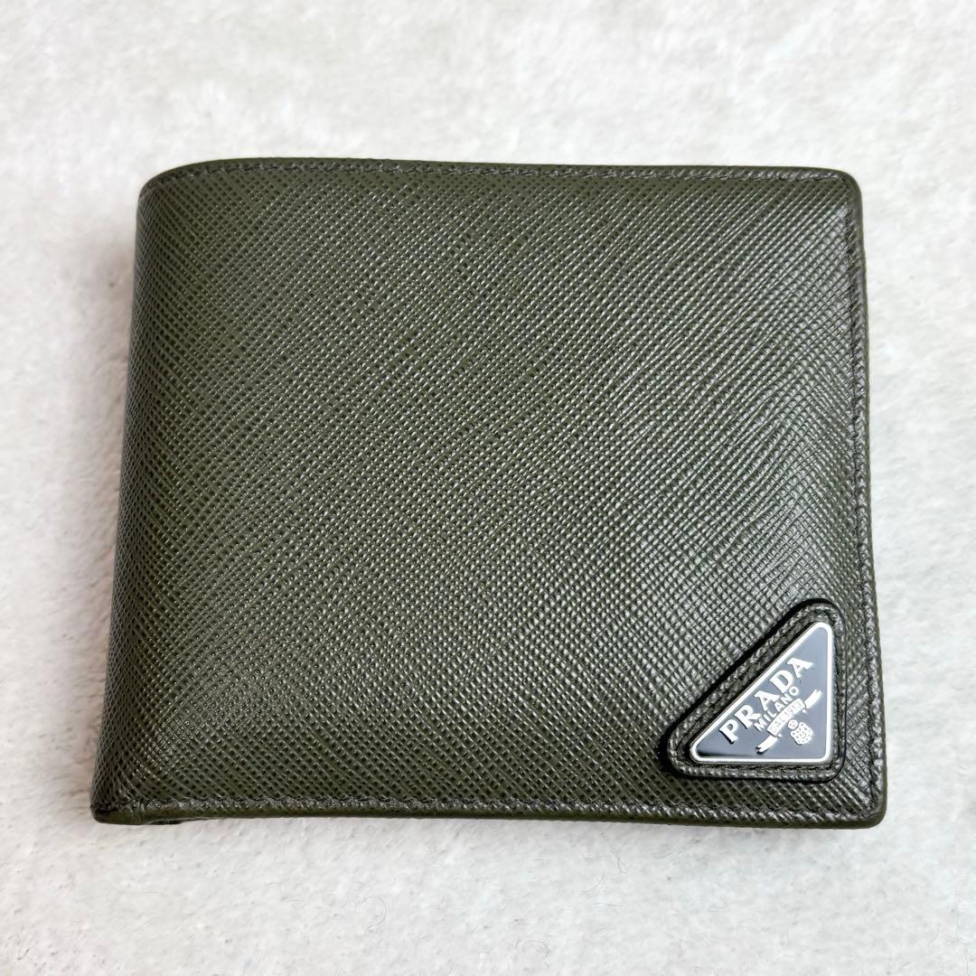 【美品✨/現行】プラダ 二つ折り財布 サフィアーノレザー カーキ RFID搭載