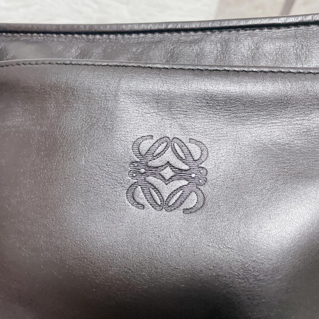 ロエベ　セカンドバッグ　本革　ブラック　ゴールド金具　クラッチバッグ　黒色