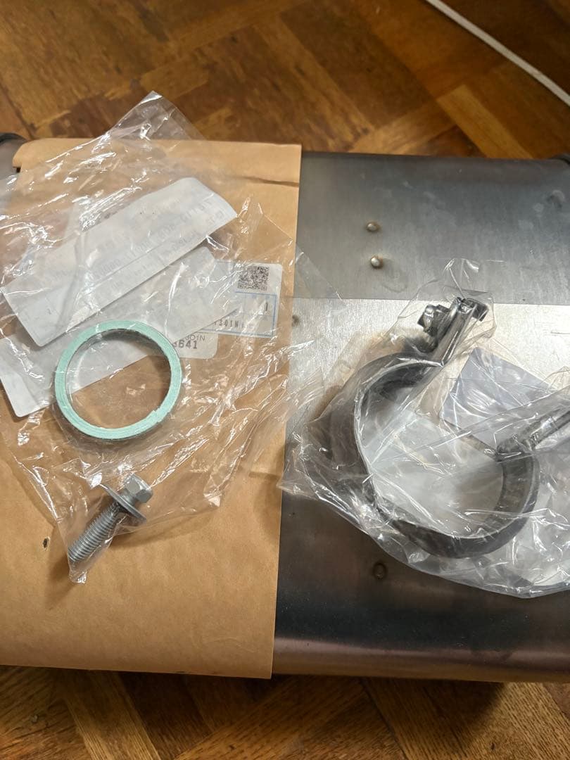 カローラフィールダー　NZE121、124系　リアマフラー　新品、未使用