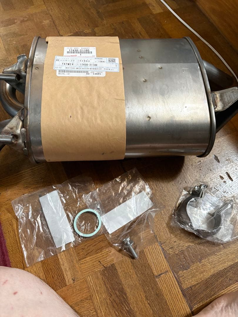 カローラフィールダー　NZE121、124系　リアマフラー　新品、未使用