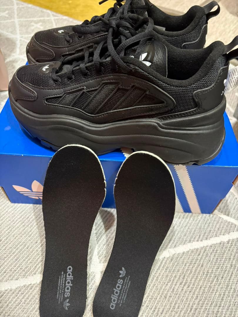 アディダス　OZGAIA W オズガイア　24センチ