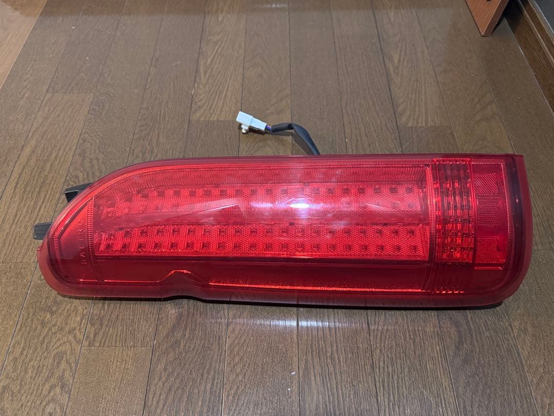 ハイエース　社外テールランプ