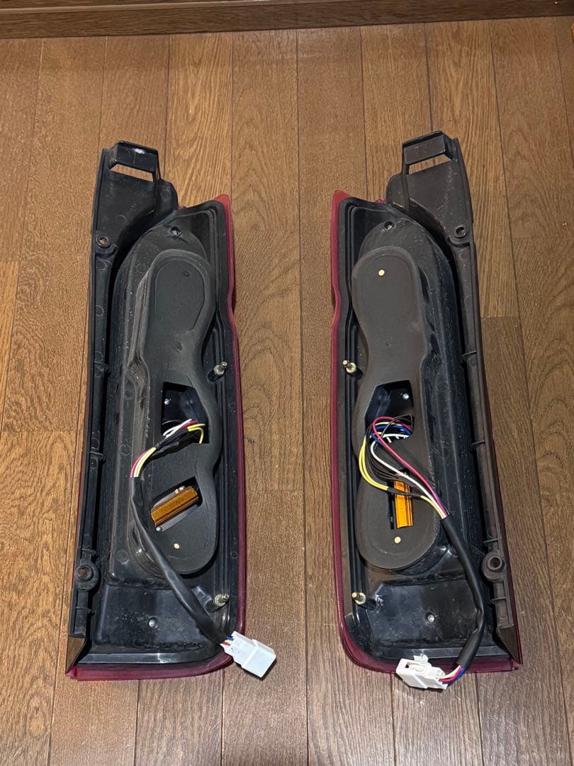 ハイエース　社外テールランプ