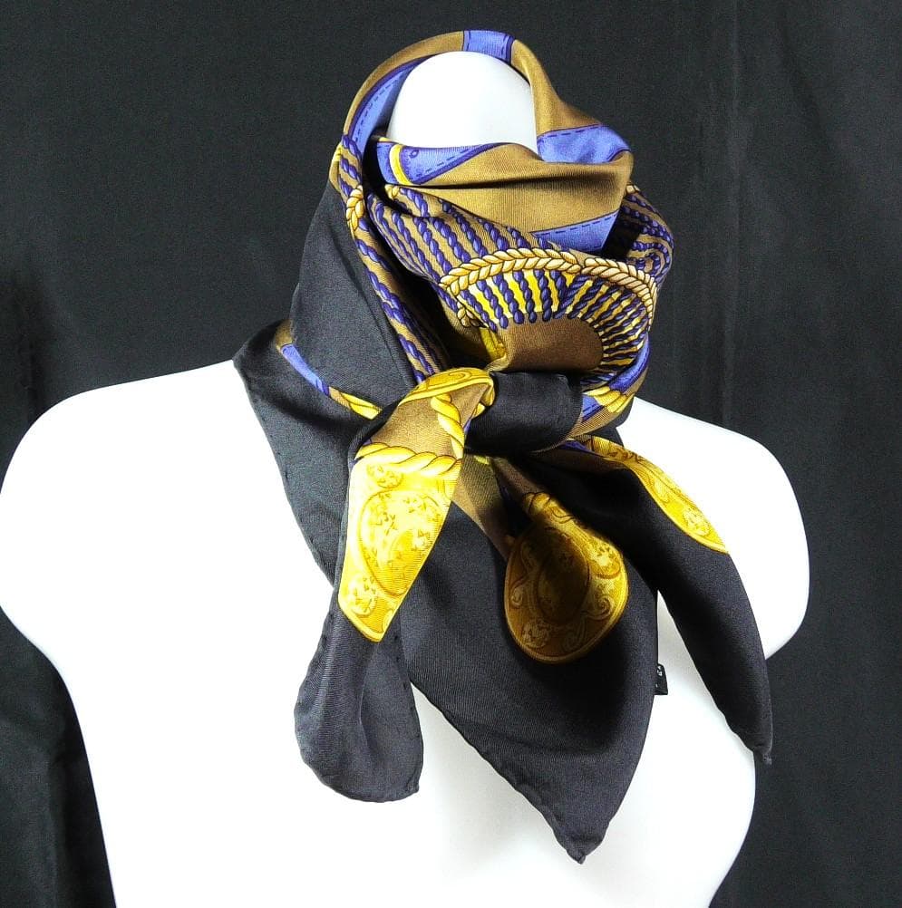 美品　CELINE　セリーヌ　大判シルクスカーフ　D549