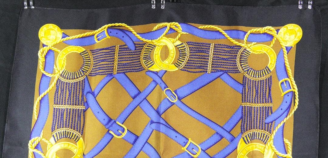 美品　CELINE　セリーヌ　大判シルクスカーフ　D549