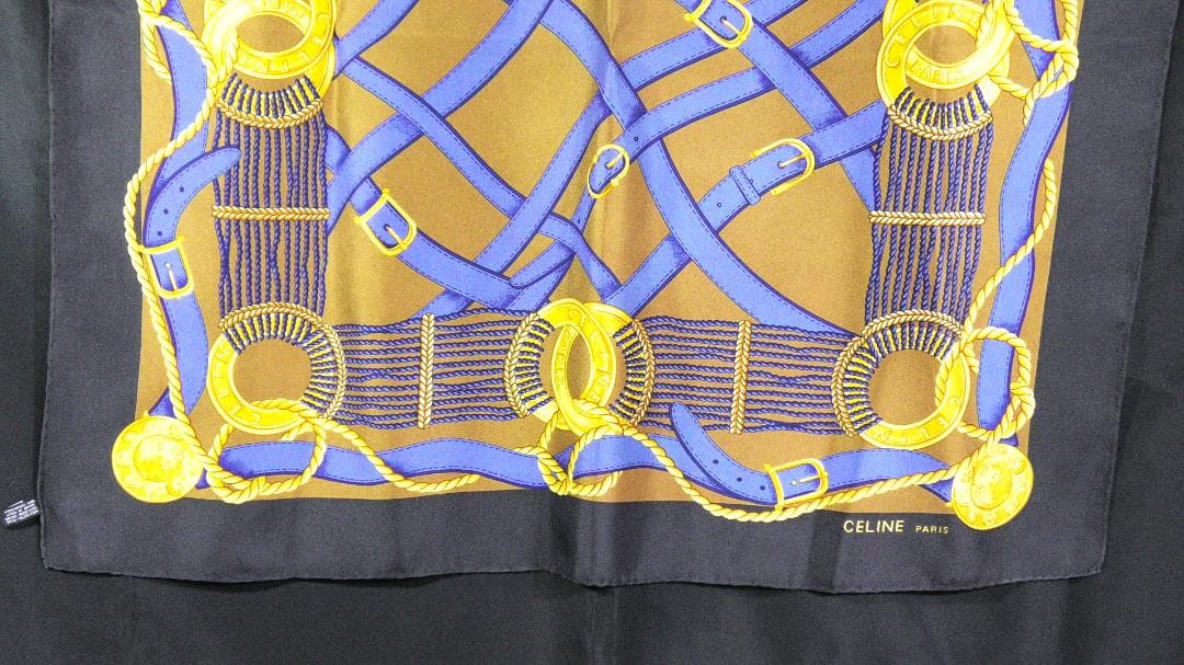 美品　CELINE　セリーヌ　大判シルクスカーフ　D549