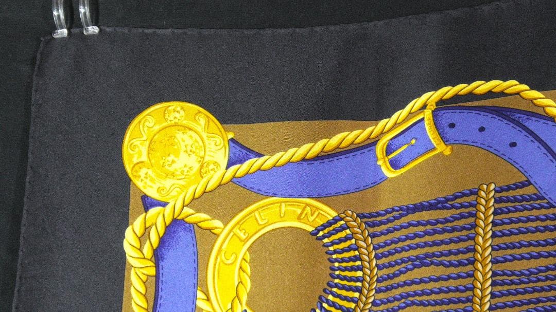 美品　CELINE　セリーヌ　大判シルクスカーフ　D549