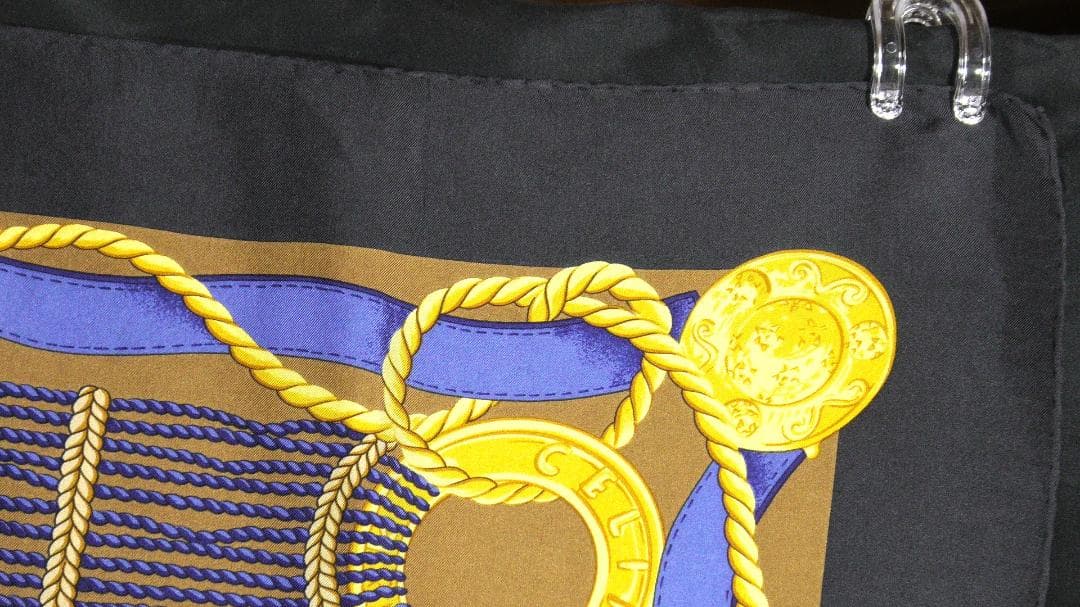 美品　CELINE　セリーヌ　大判シルクスカーフ　D549