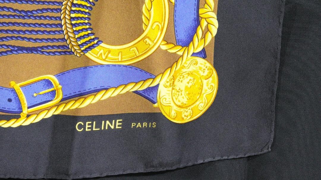 美品　CELINE　セリーヌ　大判シルクスカーフ　D549