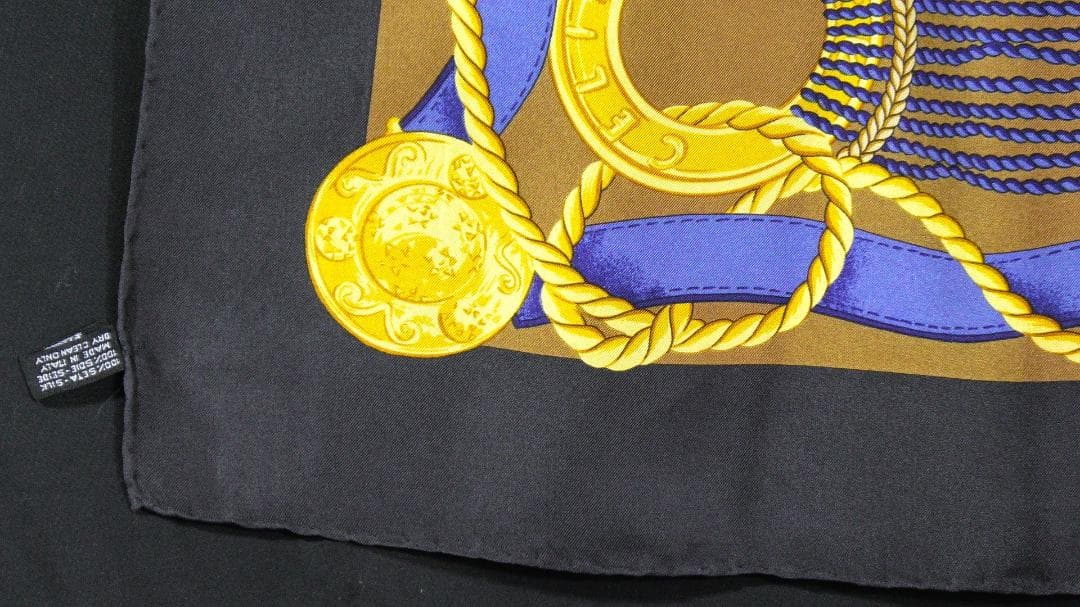 美品　CELINE　セリーヌ　大判シルクスカーフ　D549