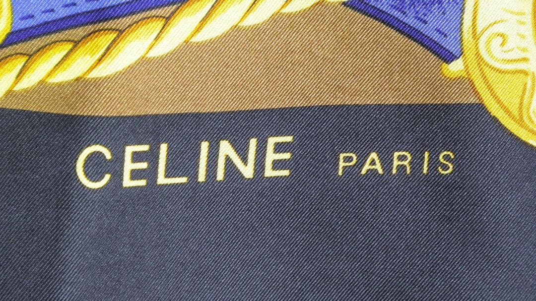 美品　CELINE　セリーヌ　大判シルクスカーフ　D549