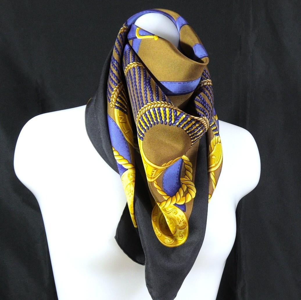 美品　CELINE　セリーヌ　大判シルクスカーフ　D549