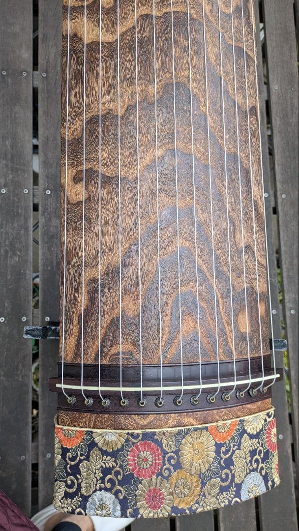 十三絃箏 上掛け式油箪 天然素材の 琴柱. 天然素材の琴柱用ケース