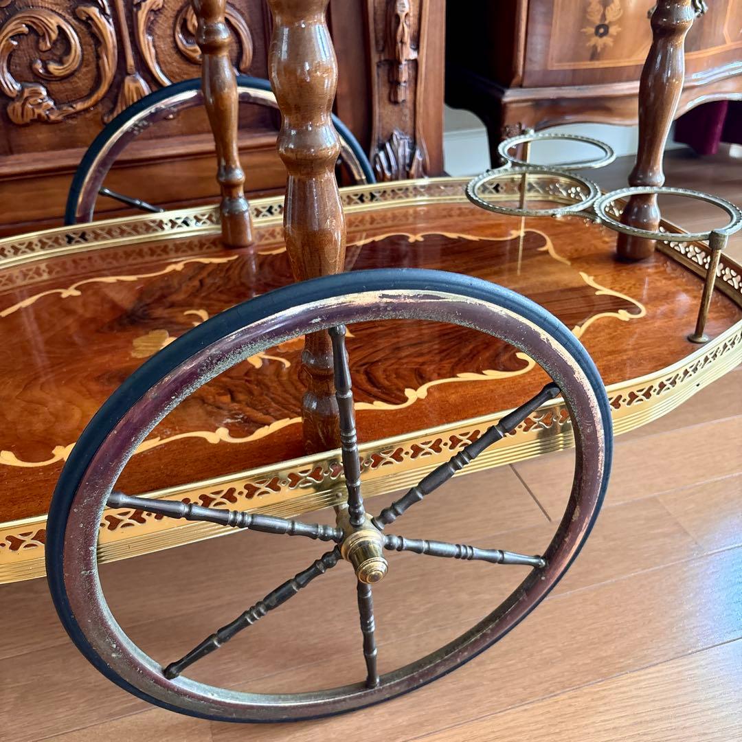 イタリア製 飾り棚 (画像3枚目ベネチアグラスと陶器 花瓶はオマケです)