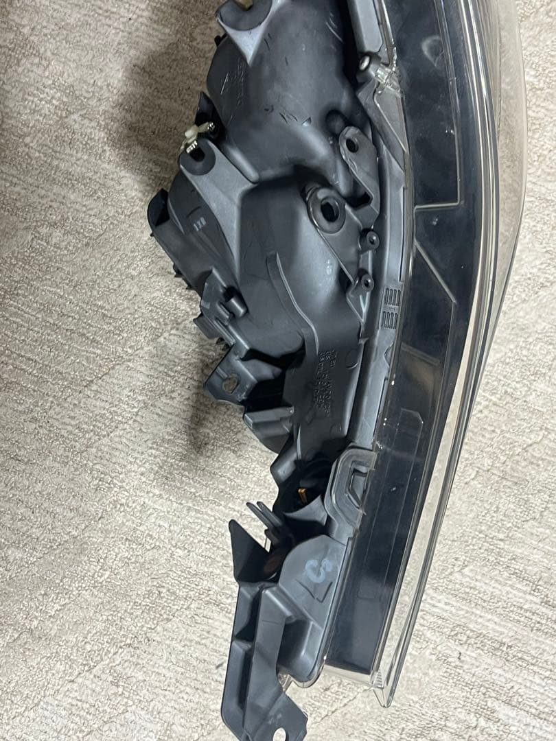 トヨタ　プリウス ZVW50 ヘッドライト クリア/オレンジ ブラケット付き