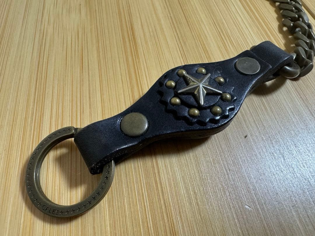 キャリー/CALEE　ウォレット チェーン　レザー&ゴールド　スター スタッズ打