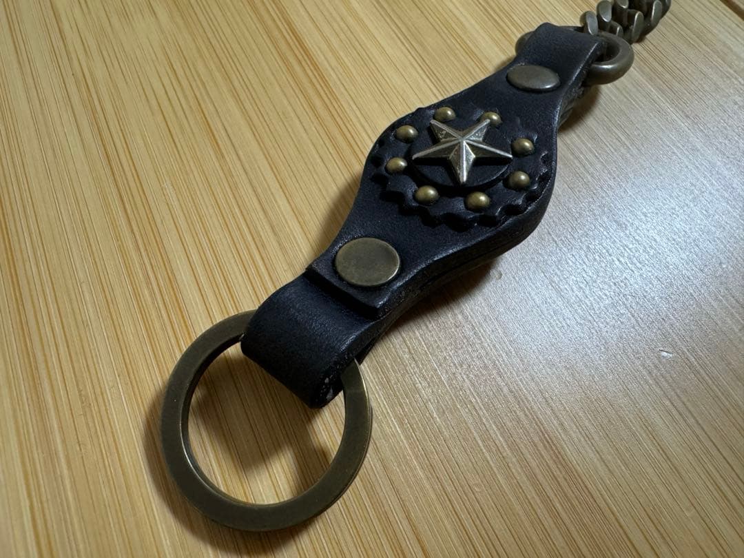 キャリー/CALEE　ウォレット チェーン　レザー&ゴールド　スター スタッズ打