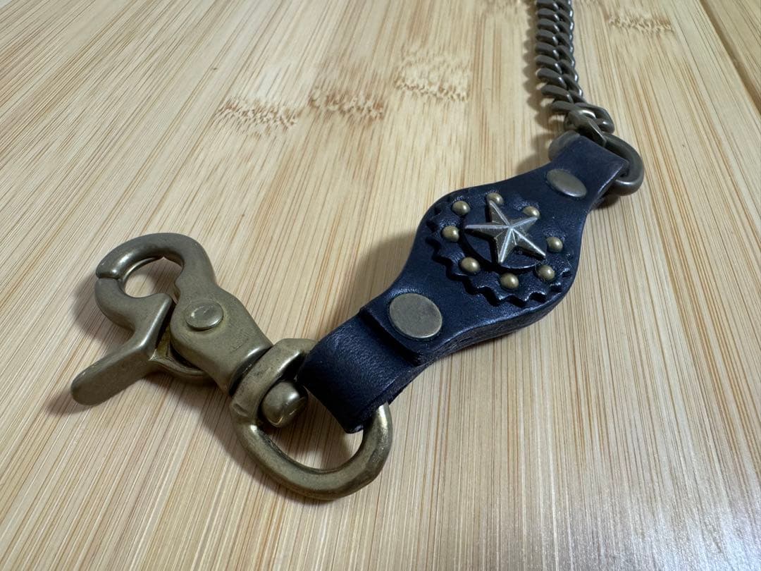 キャリー/CALEE　ウォレット チェーン　レザー&ゴールド　スター スタッズ打