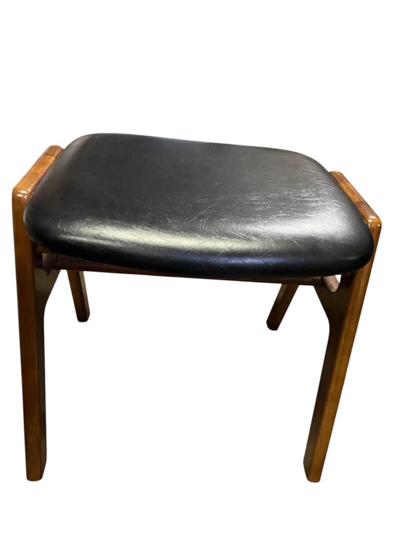 【カリモク60】スタッキングスツール C36116 スタンダードブラック