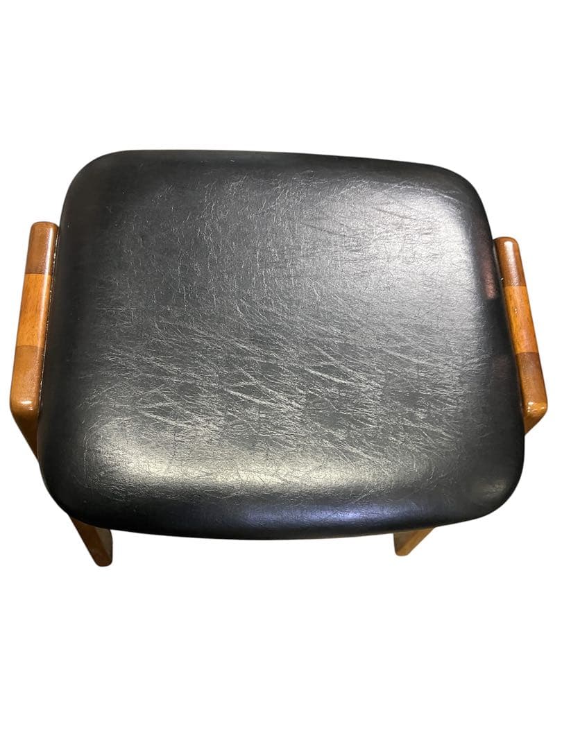 【カリモク60】スタッキングスツール C36116 スタンダードブラック