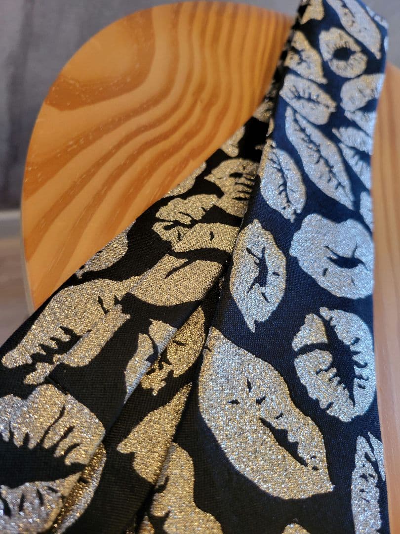 WACKOMARIA KISS柄ネクタイ