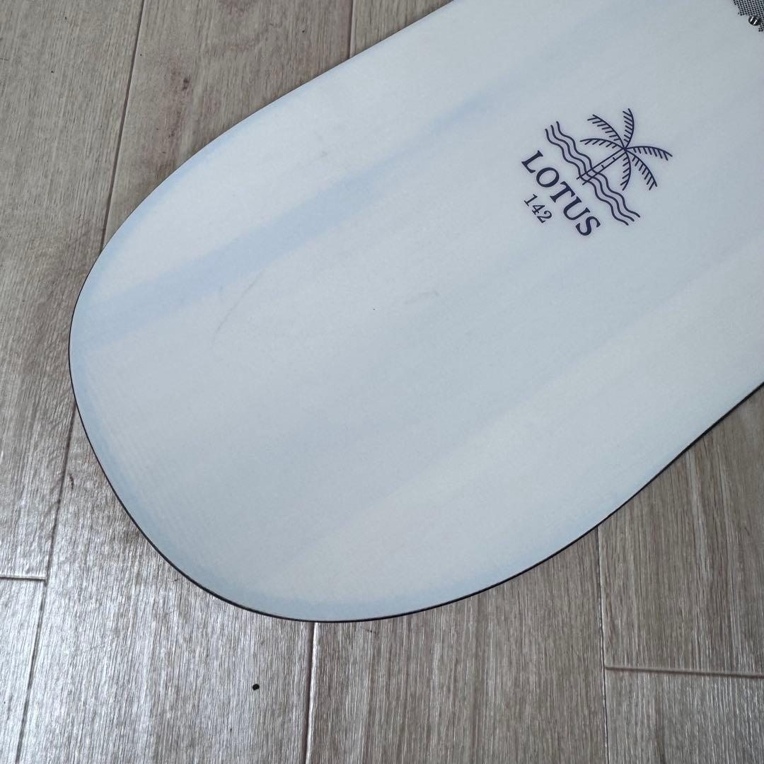 【極美品】SALOMON LOTUS 142cm スノーボード
